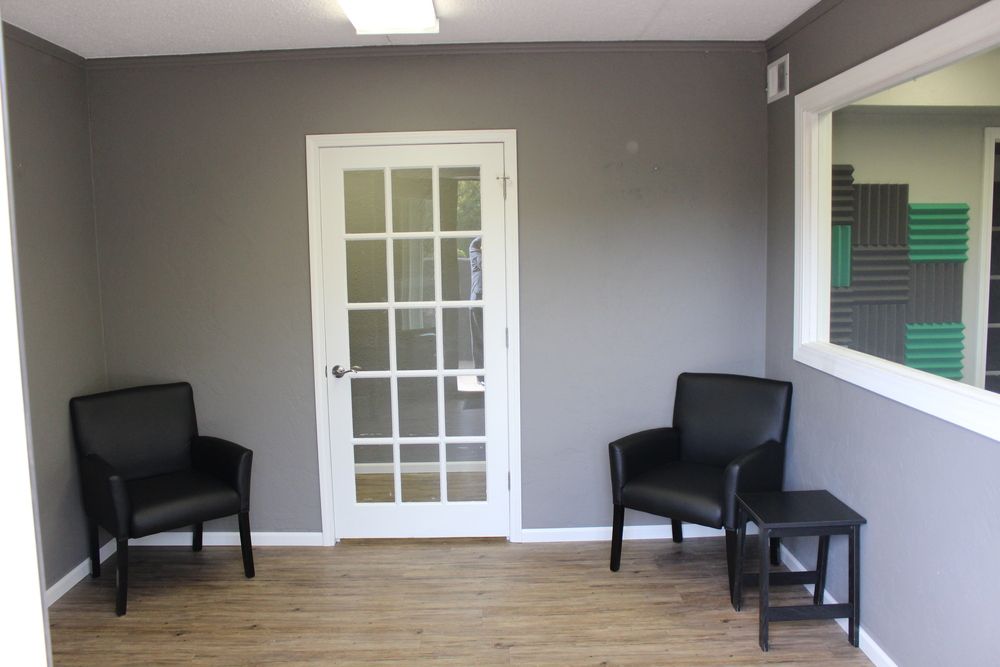 Income Producing Property: 1020 Lincoln Rd, Bettendorf, IA 52722
